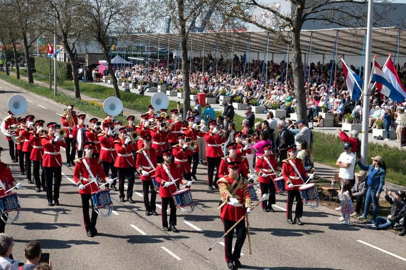 Amsterdam: Day Trip to Flower Parade & Keukenhof on April 18 - Key points to know before booking