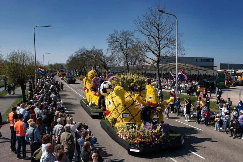 Amsterdam: Day Trip to Flower Parade & Keukenhof on April 18 - What the $164 price really covers