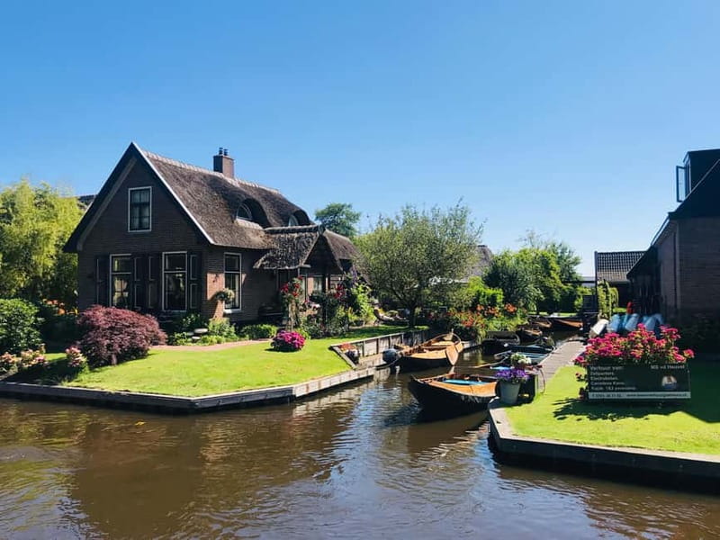 Amsterdam: Giethoorn, Afsluitdijk and Zaanse Schans Day Trip - Afsluitdijk explains how the Dutch hold back water