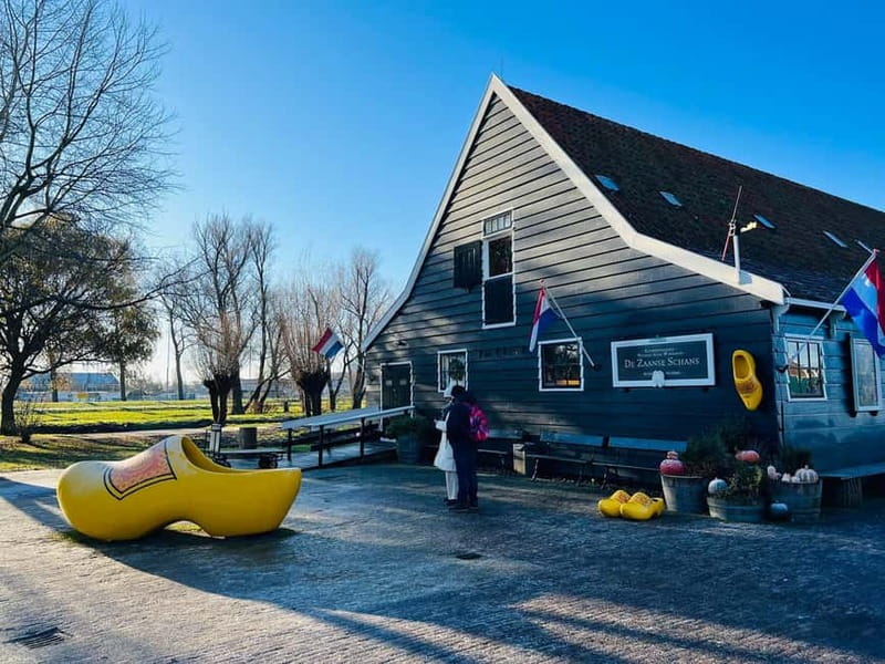 Amsterdam: Giethoorn, Afsluitdijk and Zaanse Schans Day Trip - Giethoorn is the day’s calmest stop