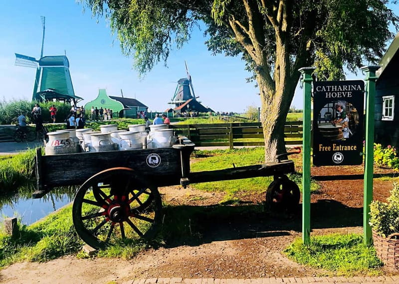 Amsterdam: Giethoorn, Afsluitdijk and Zaanse Schans Day Trip - Who should book this tour?