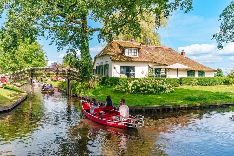 Amsterdam: Giethoorn Day Trip with Boat Tour - Afsluitdijk: a short stop with a big engineering story
