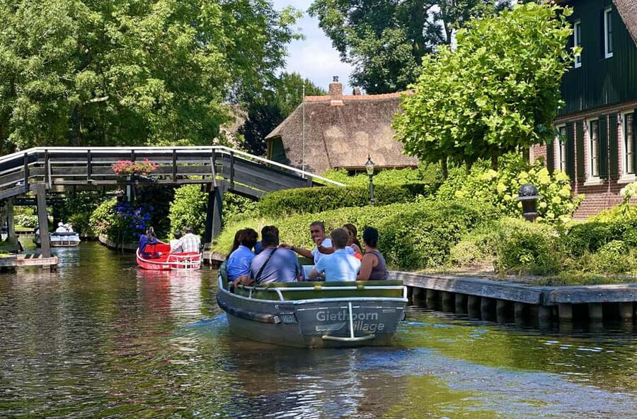 Amsterdam: Giethoorn Day Trip, with several guided options - Guides Who Make the Difference