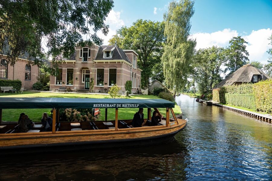 Amsterdam: Giethoorn Tour Scenic Cruise, Cheese & Free Time - Key points to know before booking
