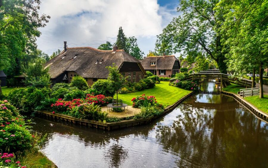 Amsterdam: Giethoorn Tour Scenic Cruise, Cheese & Free Time - The luxury coach ride takes about two hours