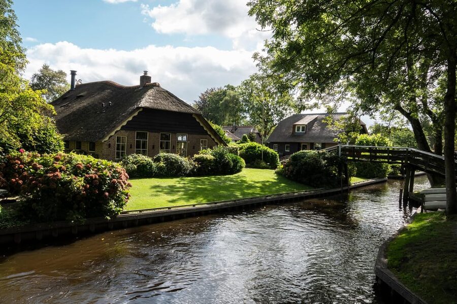 Amsterdam: Giethoorn Tour Scenic Cruise, Cheese & Free Time - The cheese tasting is a modest but welcome extra