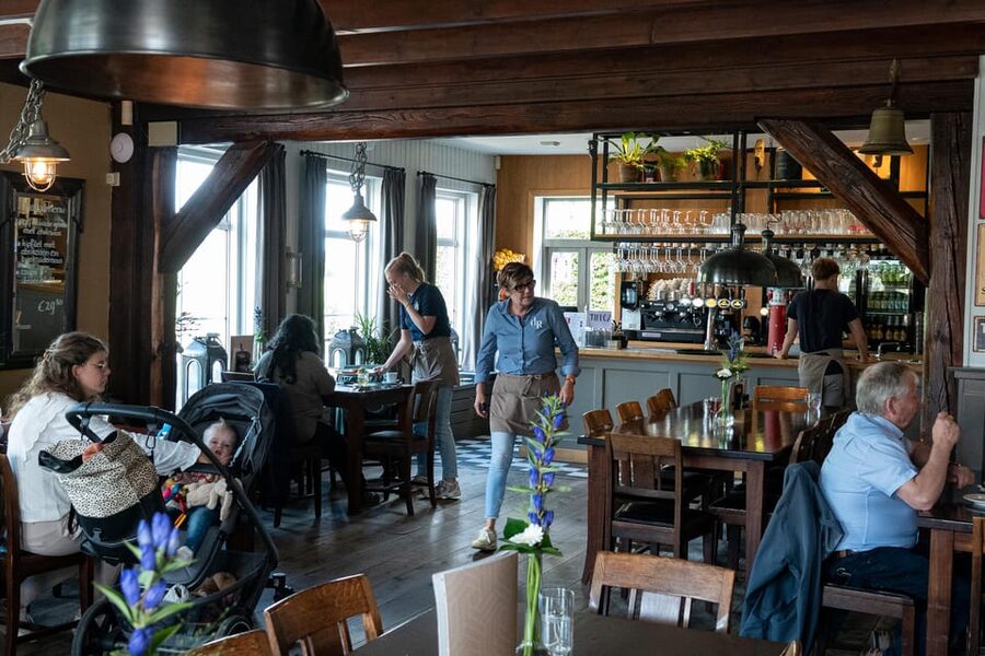 Amsterdam: Giethoorn Tour Scenic Cruise, Cheese & Free Time - Who will enjoy this day trip most