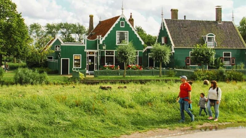 Amsterdam: Giethoorn & Zaanse Schans Small Group Day Trip - Giethoorn by boat, the day’s quiet highlight
