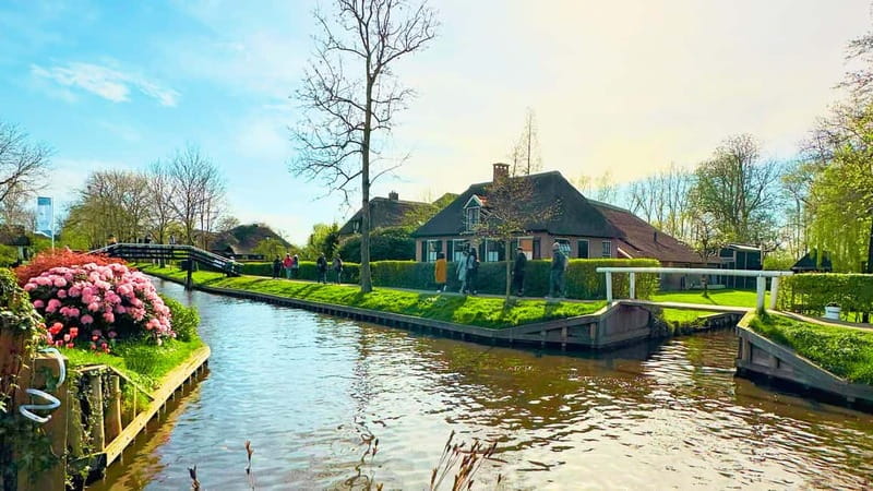 Amsterdam: Giethoorn & Zaanse Schans Small Group Day Trip - David’s guiding style and the small-group difference