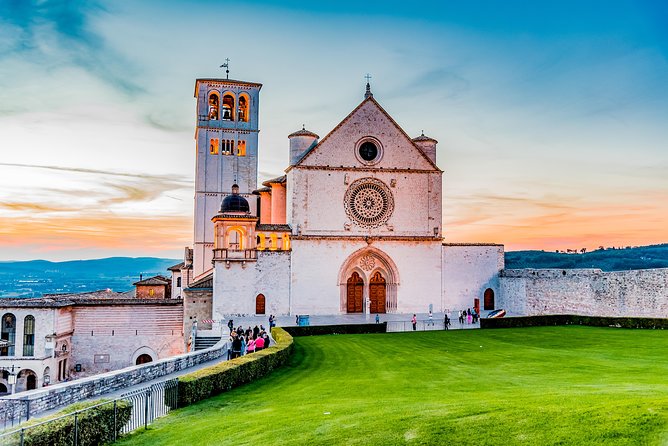 Assisi and Orvieto Guided Day Tour from Rome with Lunch - Orvieto: one hour above the volcanic rock