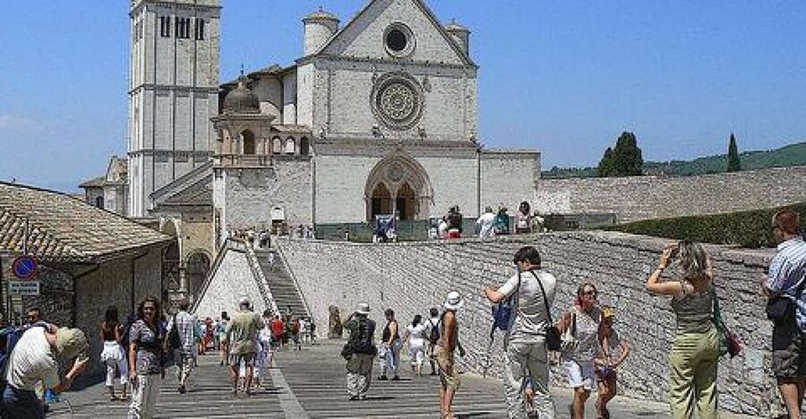 Assisi & Orvieto Day Trip from Rome - Orvieto: a hill town crowned by its cathedral