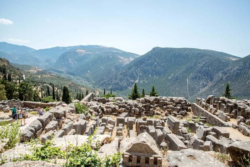 Athens: Delphi and Arachova Day Trip with Guide - Arachova: beautiful, brief, and easy to misunderstand