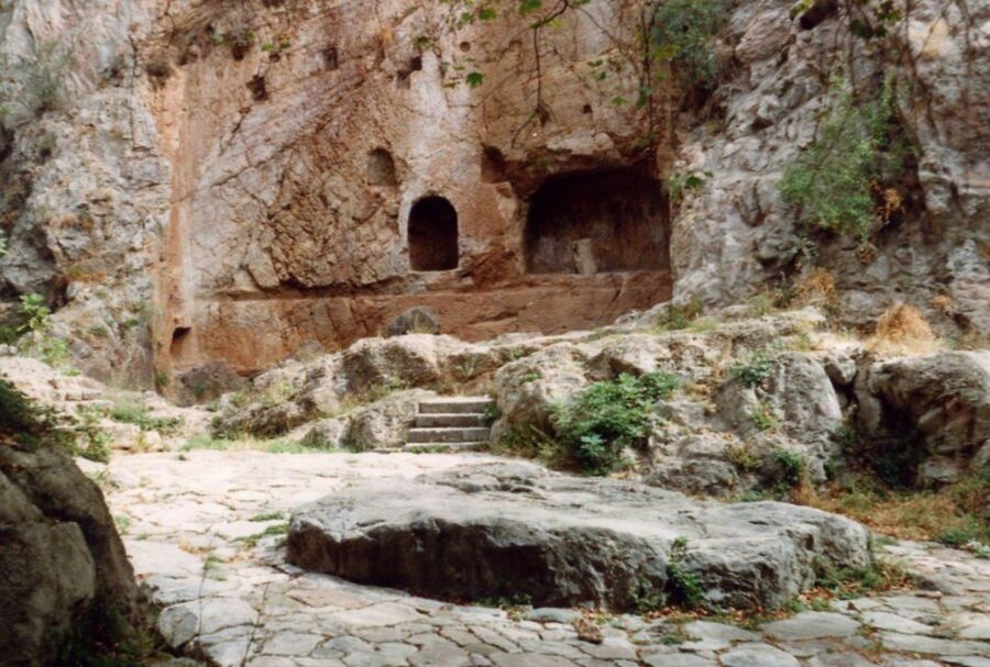 Athens: Delphi, Corycian Cave, and 300 Battlefield Day Trip - One long day from Athens, with a lot packed in