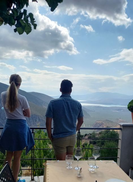 Athens: Delphi, Corycian Cave, and 300 Battlefield Day Trip - Commentary on mythology, religion, and Greek culture