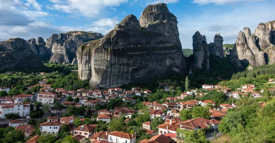 Athens: Meteora Day Trip with Central Pickup & Audio Guide - Meeting the Coach in Central Athens