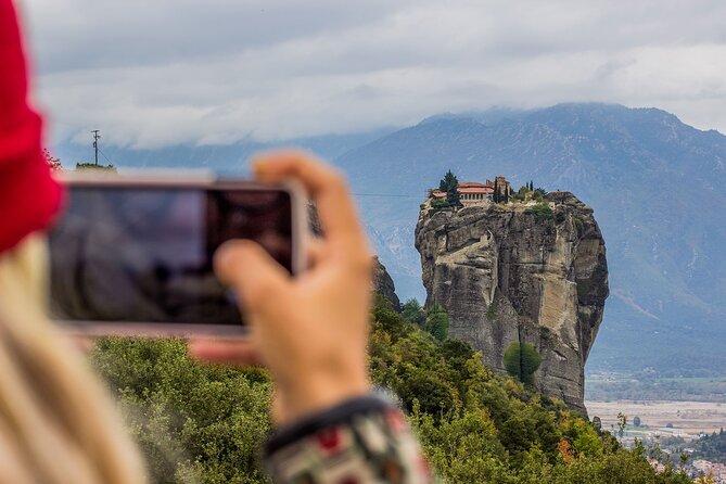 Athens: Meteora Monasteries, Caves & Coastal Stopovers with Lunch - Badovas caves and the human side of Meteora
