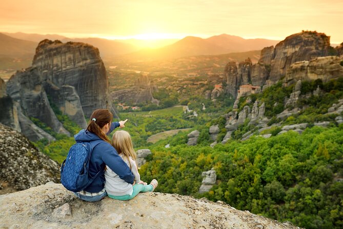 Athens: Meteora Monasteries, Caves & Coastal Stopovers with Lunch - Kastraki lunch and the first view of Meteora