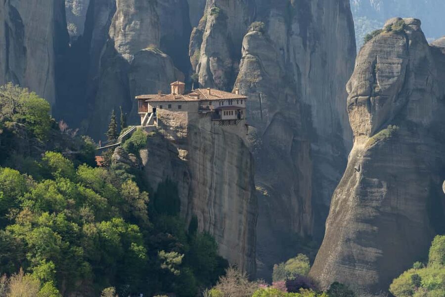 Athens: Meteora Monasteries Day Trip with Caves and Lunch - Five hours among the rocks and monasteries