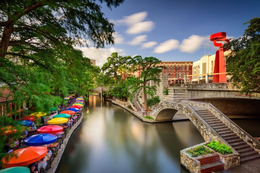 Austin to San Antonio Day Trip: Alamo Tour & Boat Cruise - Cruising the 15-mile River Walk