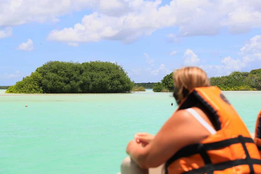 Bacalar: Lagoon, Pirate Canal, Stromatolite Day Trip w/Lunch - A 45-minute look at Bacalar Lagoon