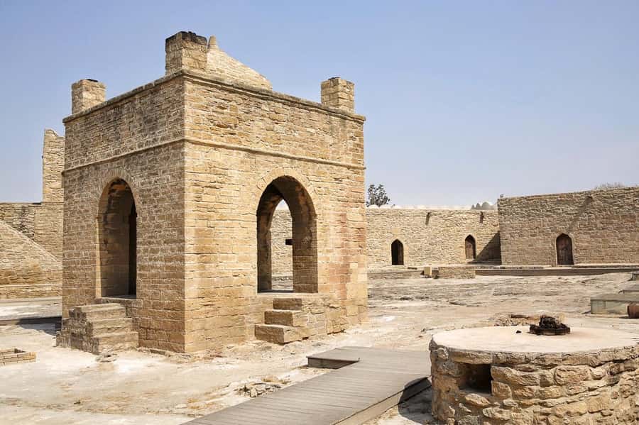 Baku: Gobustan, Volcanoes, Fire Temple and Yanardag Day Trip - Guides, transport, and the pace of the day