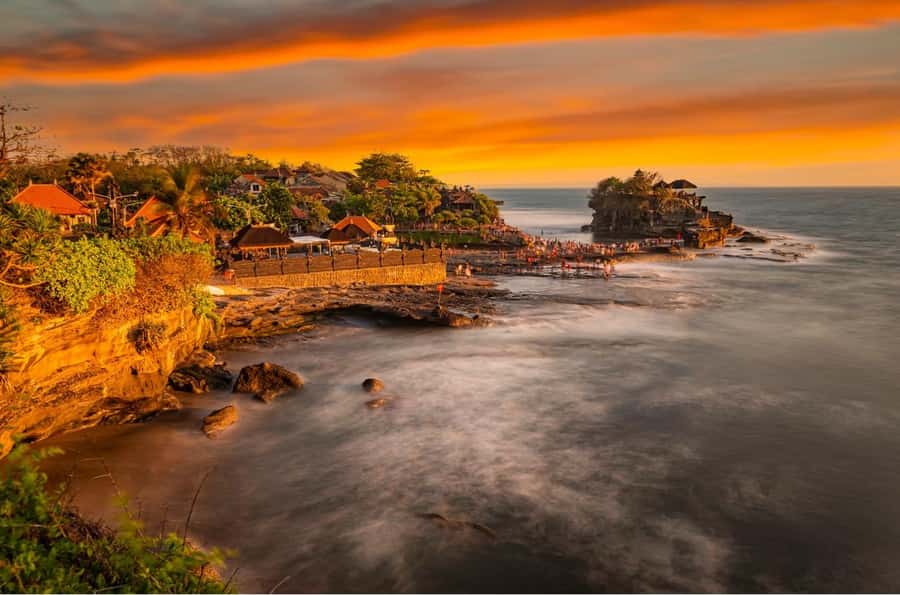 Bali: South Coast Uluwatu, Tanah Lot, and Jimbaran Day Trip - Starting the day with Tanah Lot’s ocean drama