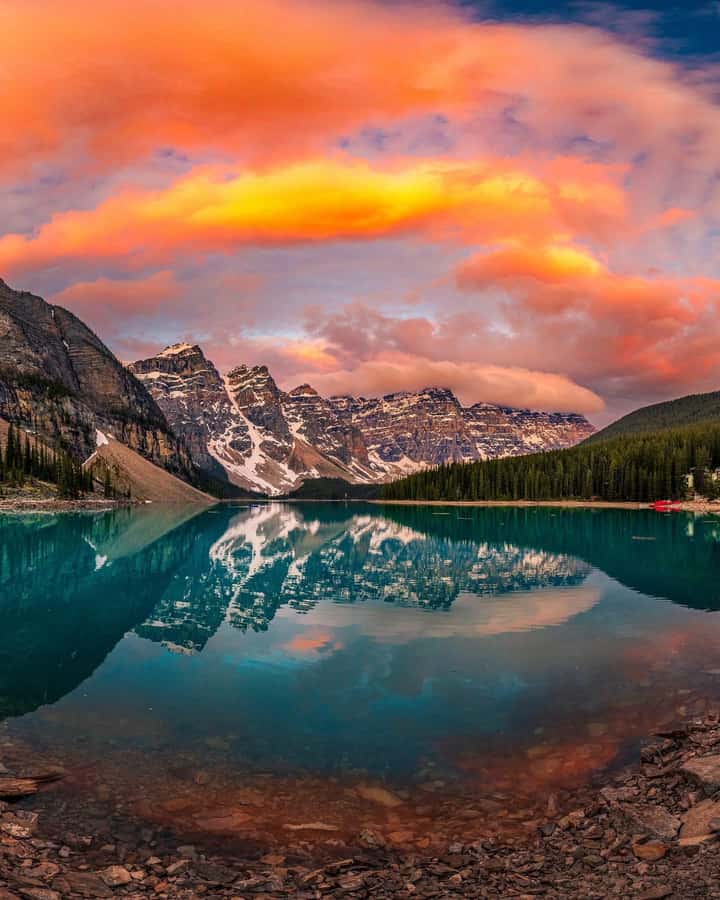 Banff: Lake Louise, Moraine, Emerald Lake & Canyon Day Trip - Five things to know before booking