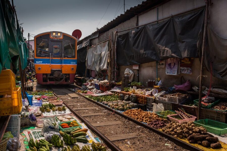 Bangkok: Damnoen Saduak, Train Market & Mahanakhon Day Trip - Key points at a glance
