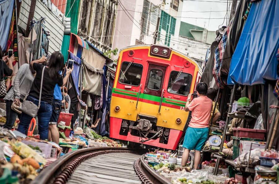 Bangkok: Damnoen Saduak, Train Market & Mahanakhon Day Trip - Who should book this tour?