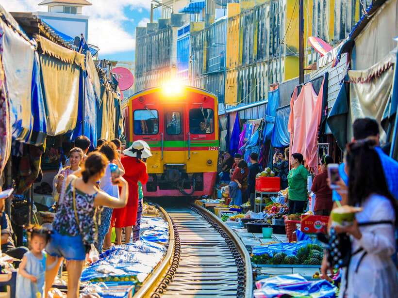 Bangkok: Maeklong Railway & Amphawa Floating Market Day Trip - Why this makes a good break from Bangkok