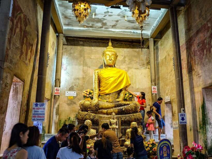 Bangkok: Maeklong Railway & Amphawa Floating Market Day Trip - The firefly boat ride on the Maeklong River