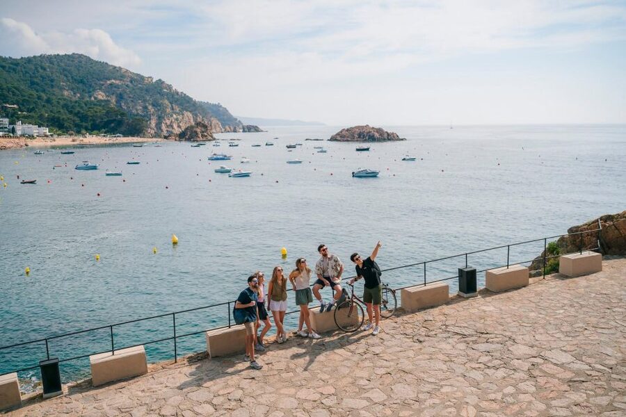 Barcelona: Montserrat, Girona & Costa Brava Guided Day Trip - Girona: the day’s best history walk