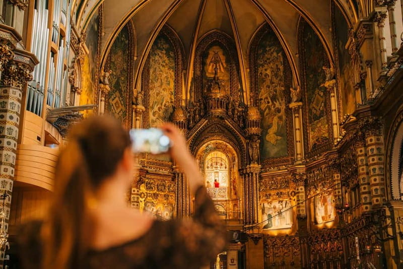Barcelona: Montserrat Monastery and Natural Park Day Trip - Guides, group size, and the pace of the day