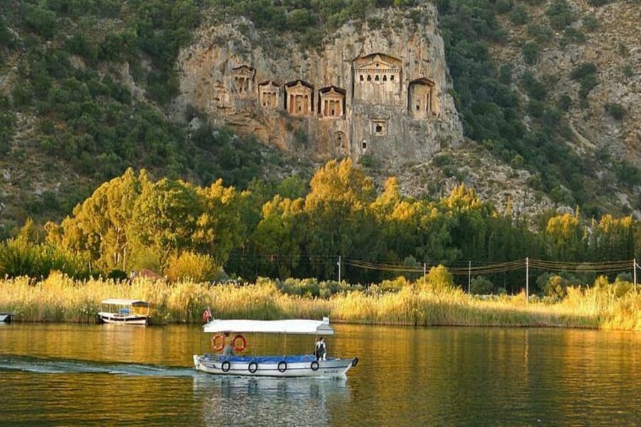 Bodrum: Dalyan Mud Baths & Iztuzu Beach Day Trip with Lunch - Riverside lunch with local dishes