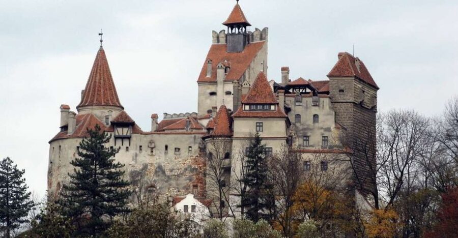 Bucharest: Bran & Peles Castle with Rasnov Citadel Day Trip - Peles Castle: the royal showpiece near Sinaia