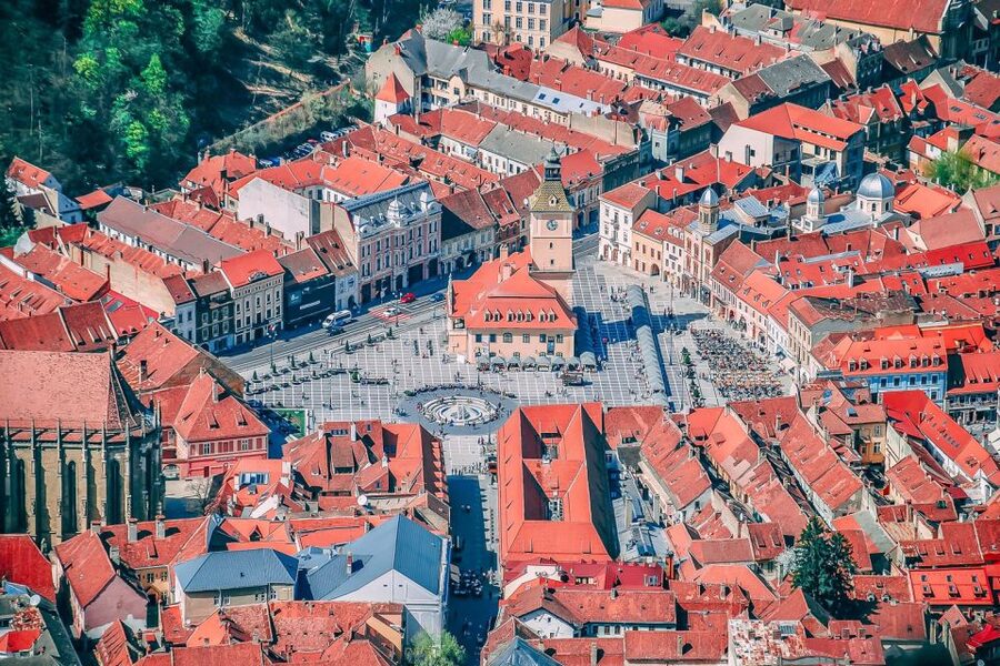 Bucharest: Day Trip to Dracula Castle, Peles Castle & Brașov - Brașov’s old center and the best breathing space
