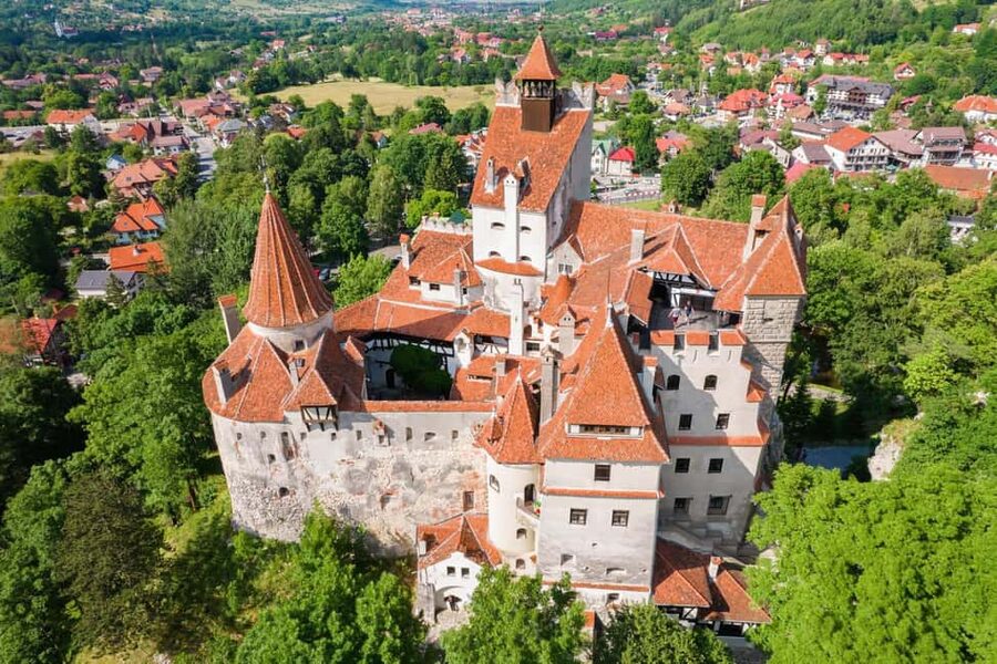 Bucharest : Dracula Castle, Peleș Castle & Brașov Day Trip - Leaving Bucharest early for the Carpathians