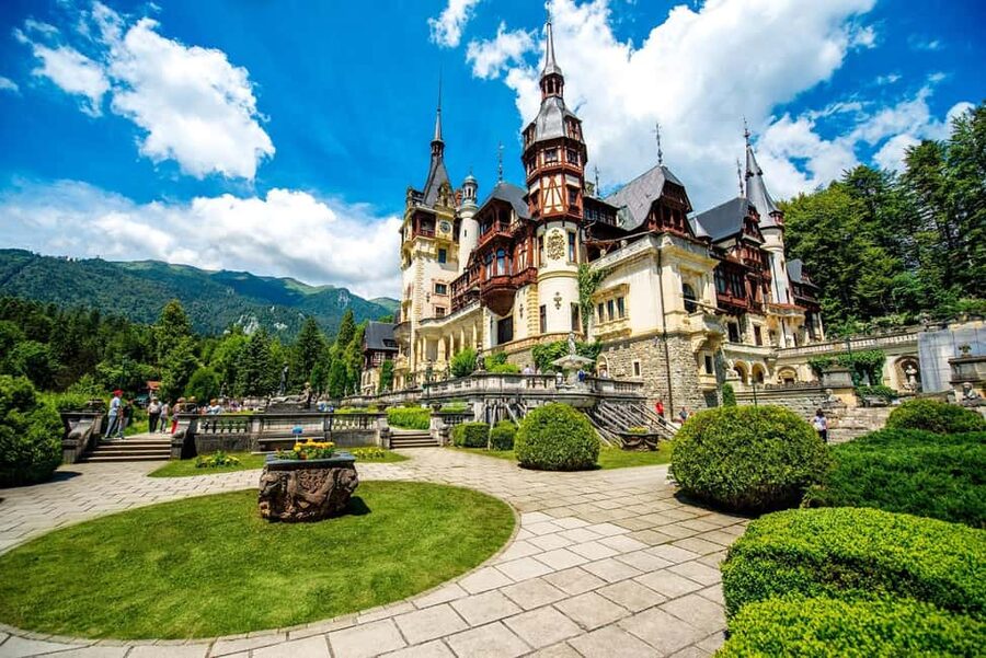 Bucharest : Dracula Castle, Peleș Castle & Brașov Day Trip - Peleș Castle: Romania’s royal showpiece