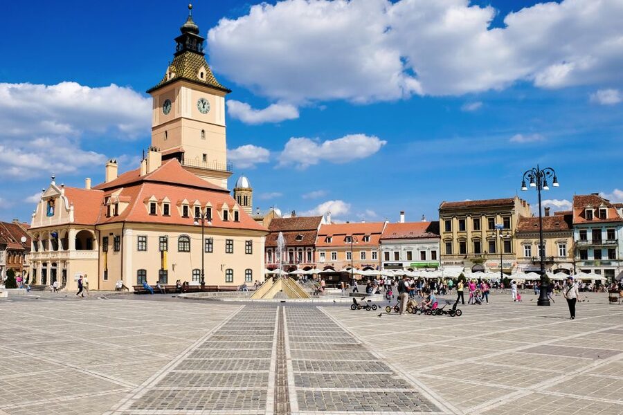 Bucharest: Dracula Castle, Peles Castle & Brasov Old Town - Guides, transport, and how the day is managed