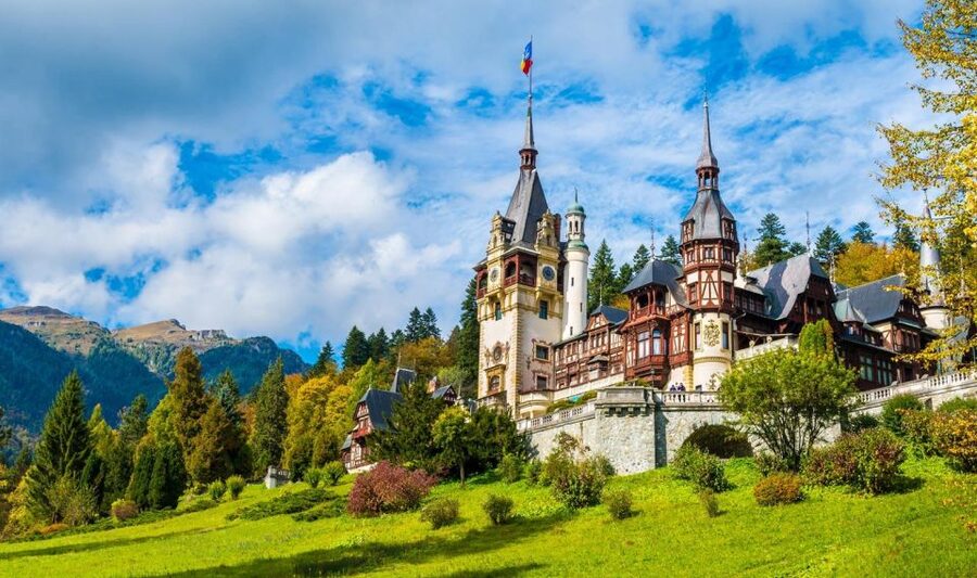 Bucharest: Dracula's Castle, Peleș Castle & Brașov Day Trip - Bran Castle: Dracula, Vlad, and the actual fortress