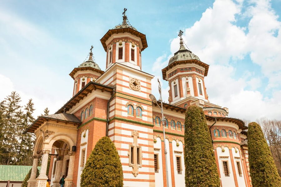 Bucharest: Dracula's Castle, Peleș Castle & Brașov Day Trip - What the price really includes