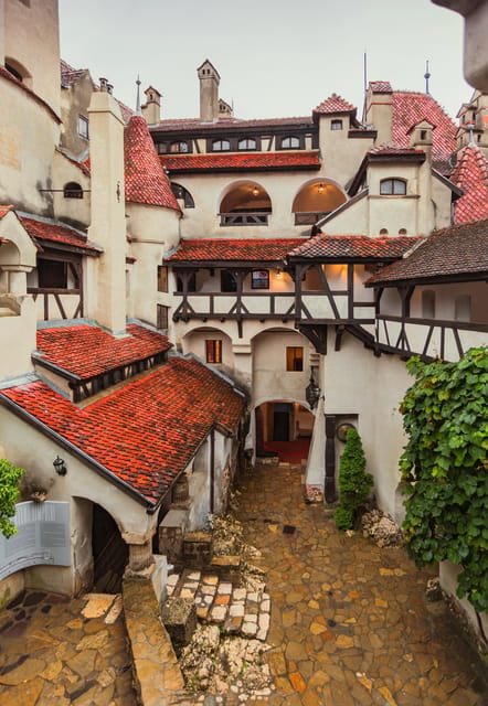 Bucharest: Peles & Dracula's Castle and Brasov Full-Day Trip - The guide can shape the entire day