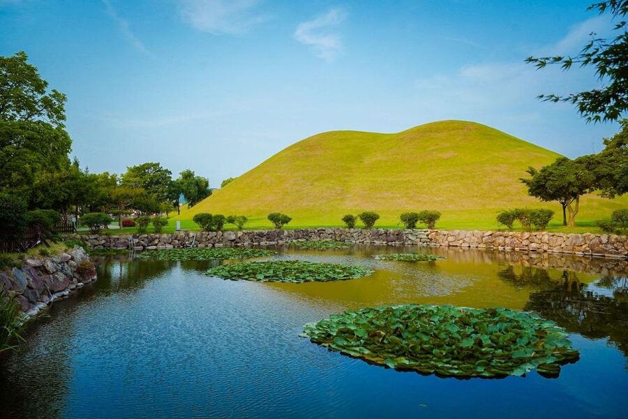 Busan: Gyeongju Guided Day Trip to Three Kingdoms Capital - What the guides add
