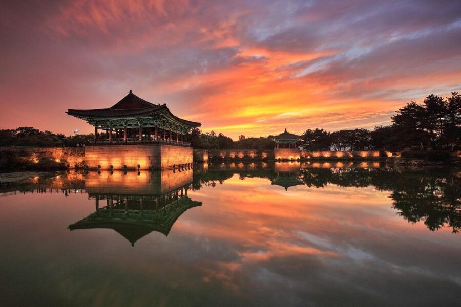 Busan: Gyeongju Guided Day Trip to Three Kingdoms Capital - Daereungwon Tomb Complex: walking among royal burial mounds