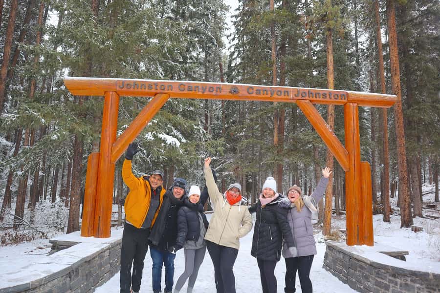 Calgary/Canmore: Banff National Park & Lake Louise Day Trip - Guides, safety, and the human side of the tour