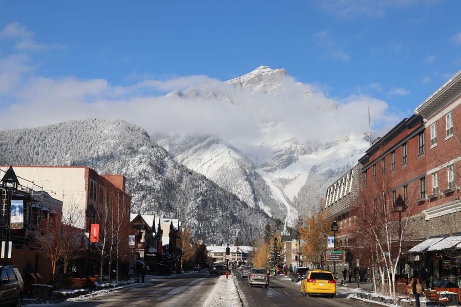 Calgary/Canmore: Banff National Park & Lake Louise Day Trip - Johnston Canyon in the colder months