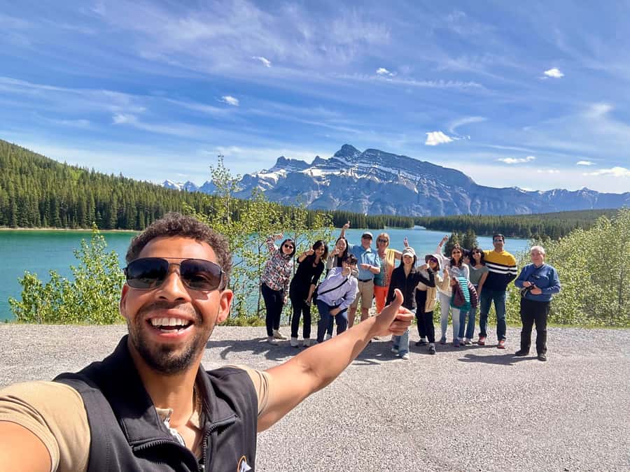 Calgary/Canmore: Banff National Park & Lake Louise Day Trip - Bow Falls and Surprise Corner on the winter route