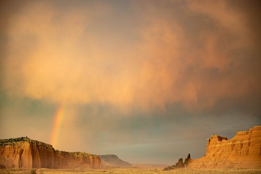 Capitol Reef National Park: Cathedral Valley Day Trip - Gypsum Sinkhole and Glass Mountain