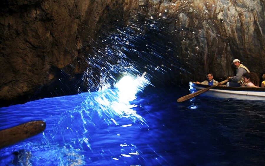 Capri: DIY Day Trip with Blue Grotto, Funicular & Lunch - Free time in Capri’s historic center