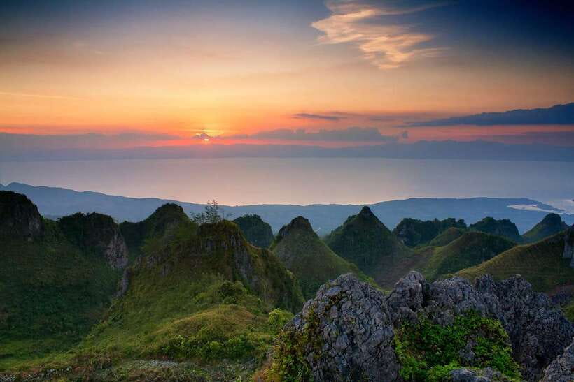Cebu: Osmeña Peak and Kawasan Falls Canyoneering Day Trip - Osmeña Peak: Short Walk, Weather-Dependent Payoff